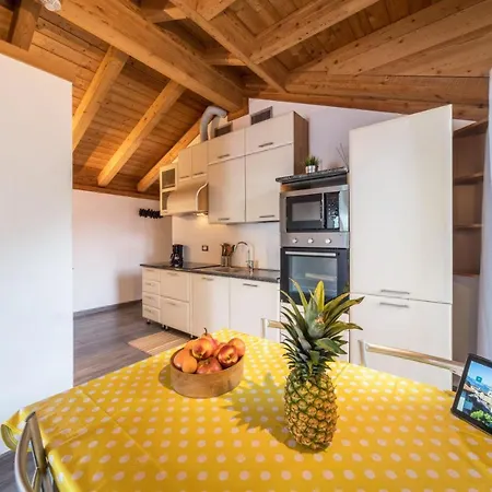 Villa Mary - Yellow Apartment 벨라노