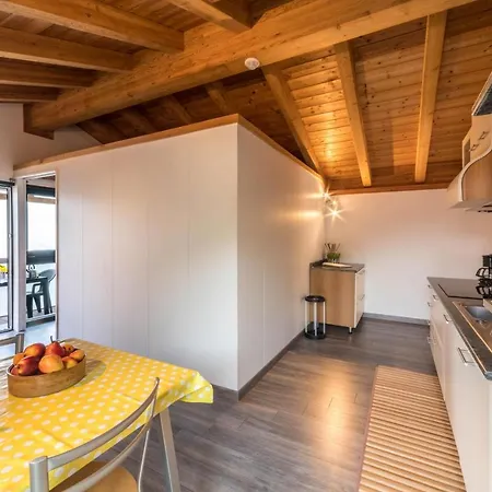 Villa Mary - Yellow Apartment 아파트