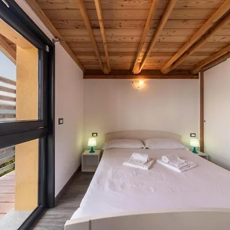 아파트 Villa Mary - Yellow Apartment *