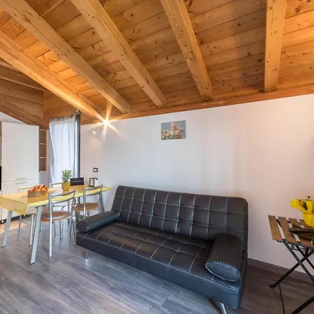 아파트 Villa Mary - Yellow Apartment *