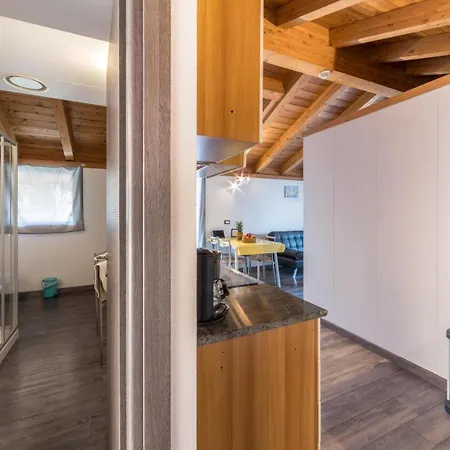 Villa Mary - Yellow Apartment 아파트